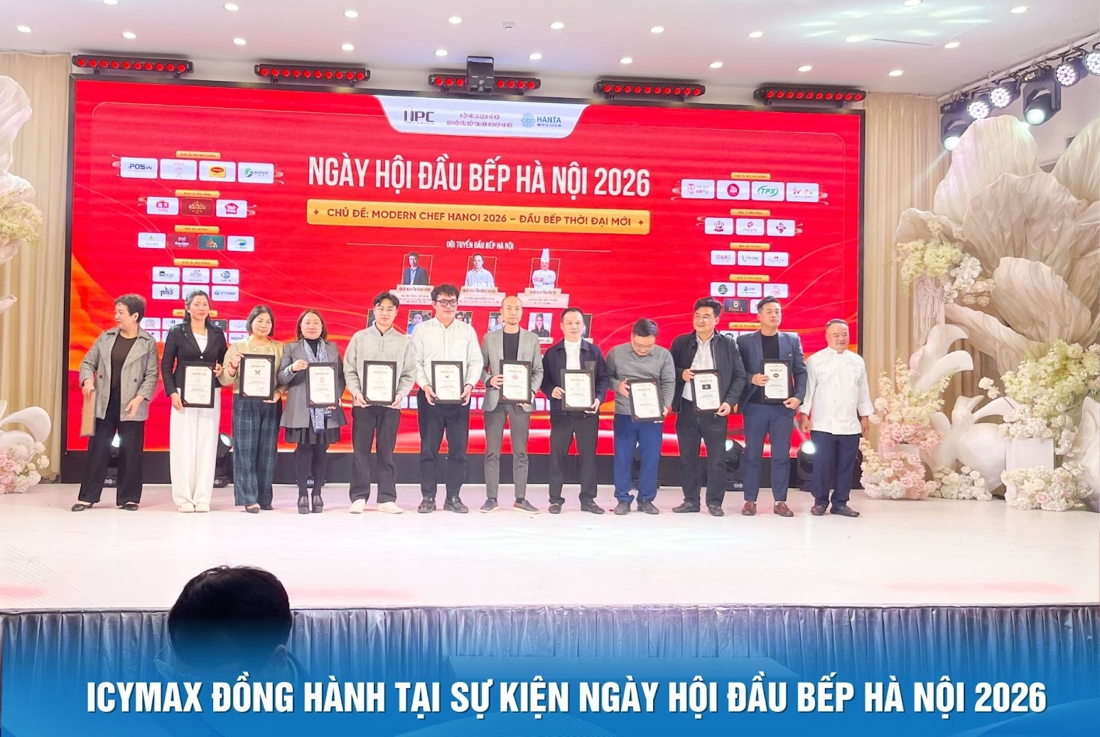 Ảnh nhận chứng nhận tại ngày hội đầu bếp Hà Nội 2026